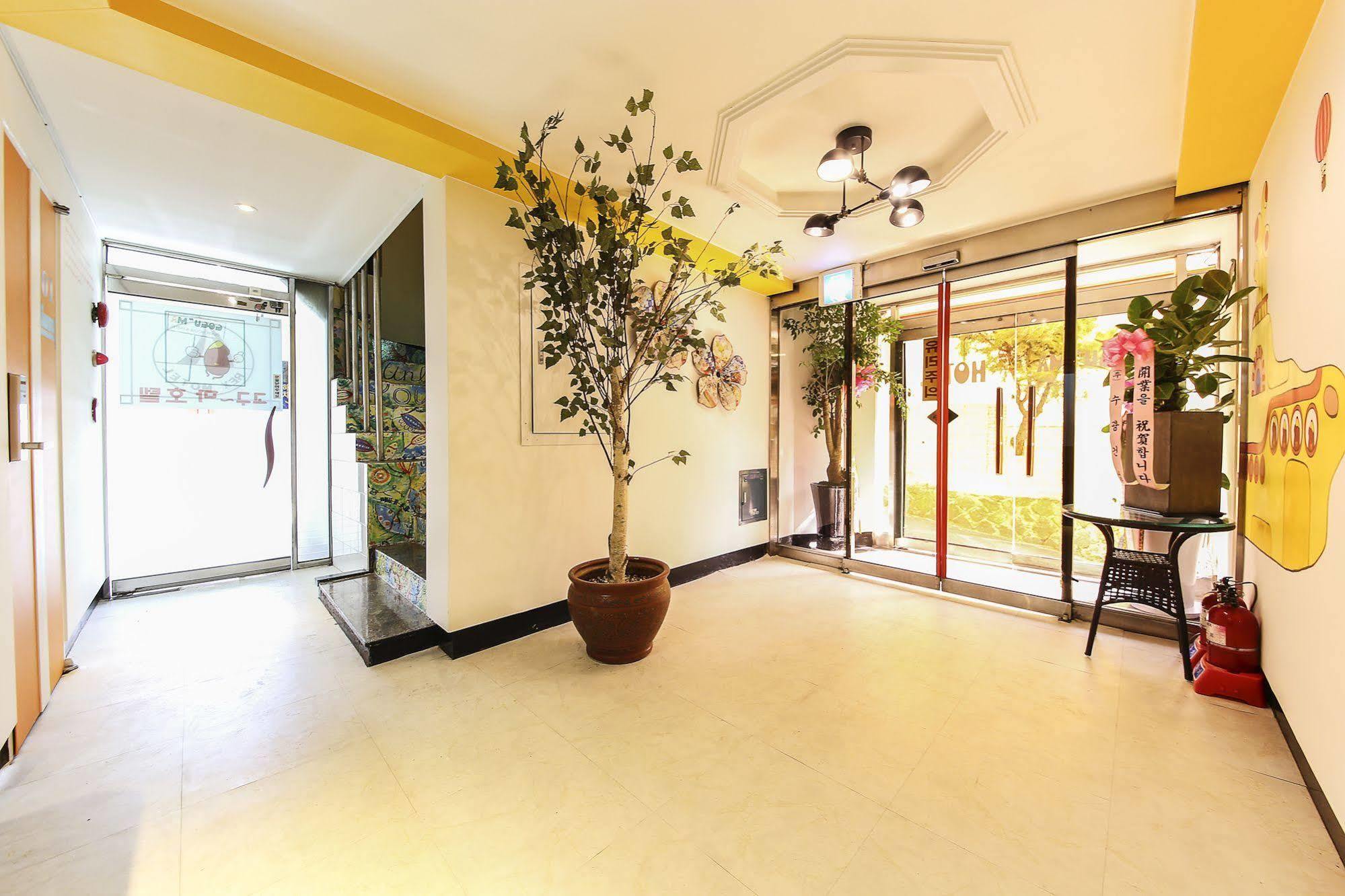 Hotel Goguma Shinchon Σεούλ Εξωτερικό φωτογραφία